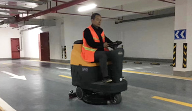 M65駕駛式洗地機服務(wù)于某地下車庫